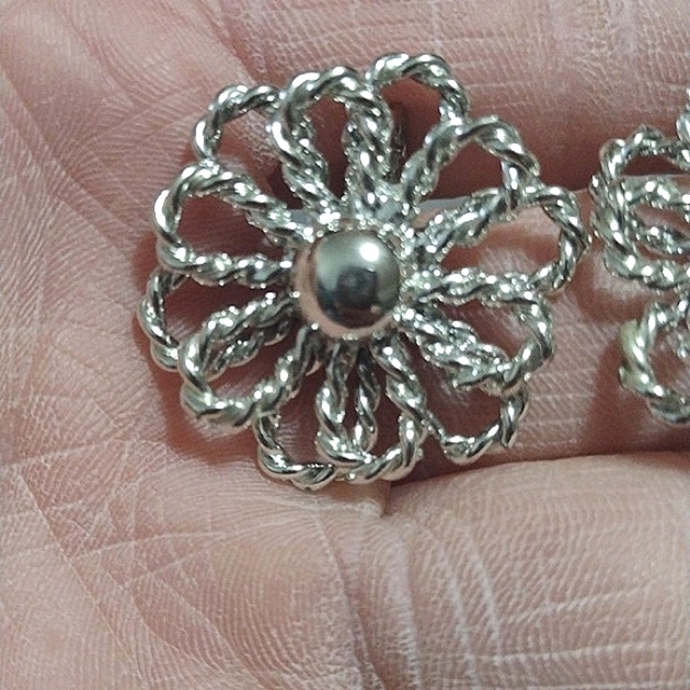 CORO VINTAGE DOUBLE LAYERED FLORAL SILVER-TONE DROP CLIP-ON 1" EARRINGS - Picture 4 of 10